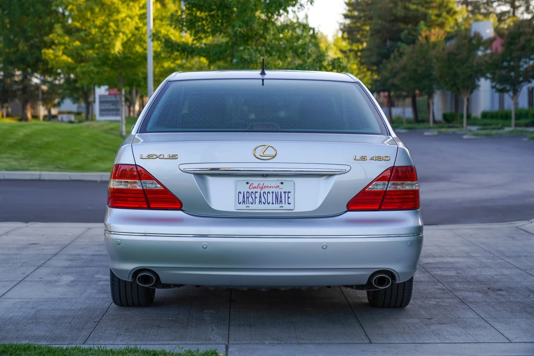 2005 Lexus LS 3rd Gen - Image 11 of 31