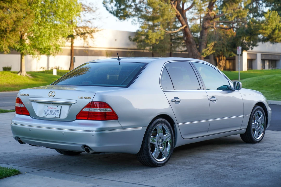 2005 Lexus LS 3rd Gen - Image 8 of 31