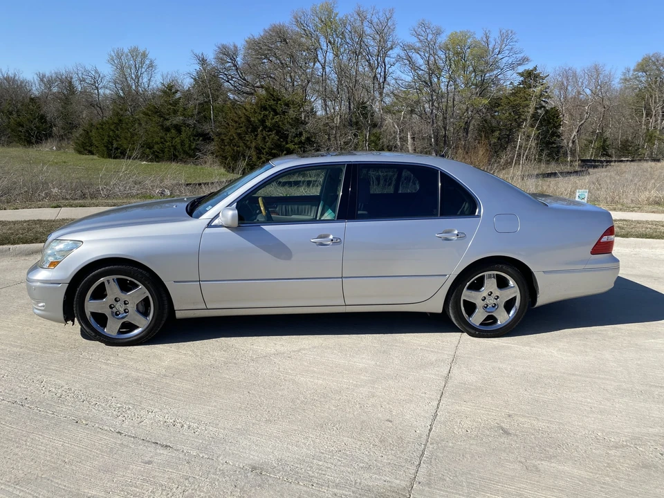2005 Lexus LS 3rd Gen - Image 3 of 31