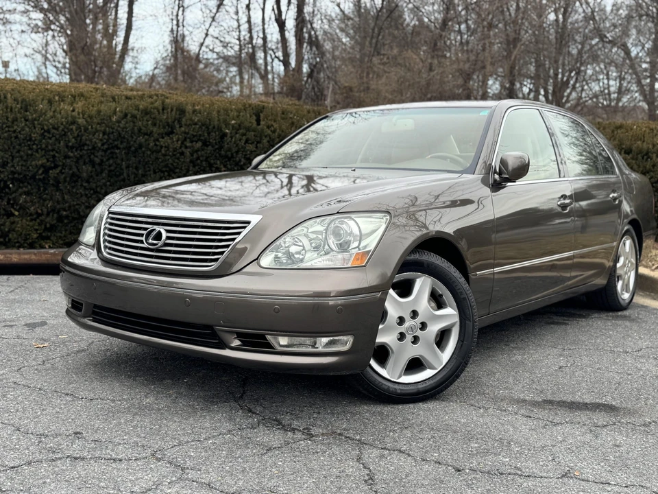 2005 Lexus LS 3rd Gen - Image 11 of 31