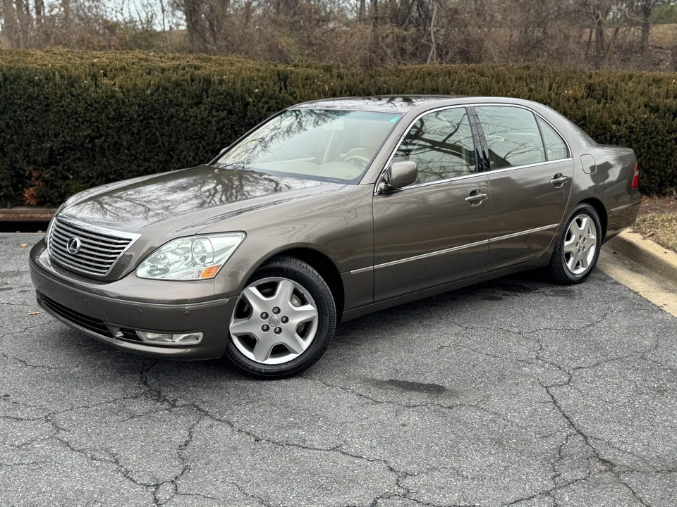 2005 Lexus LS 3rd Gen - Image 13 of 31