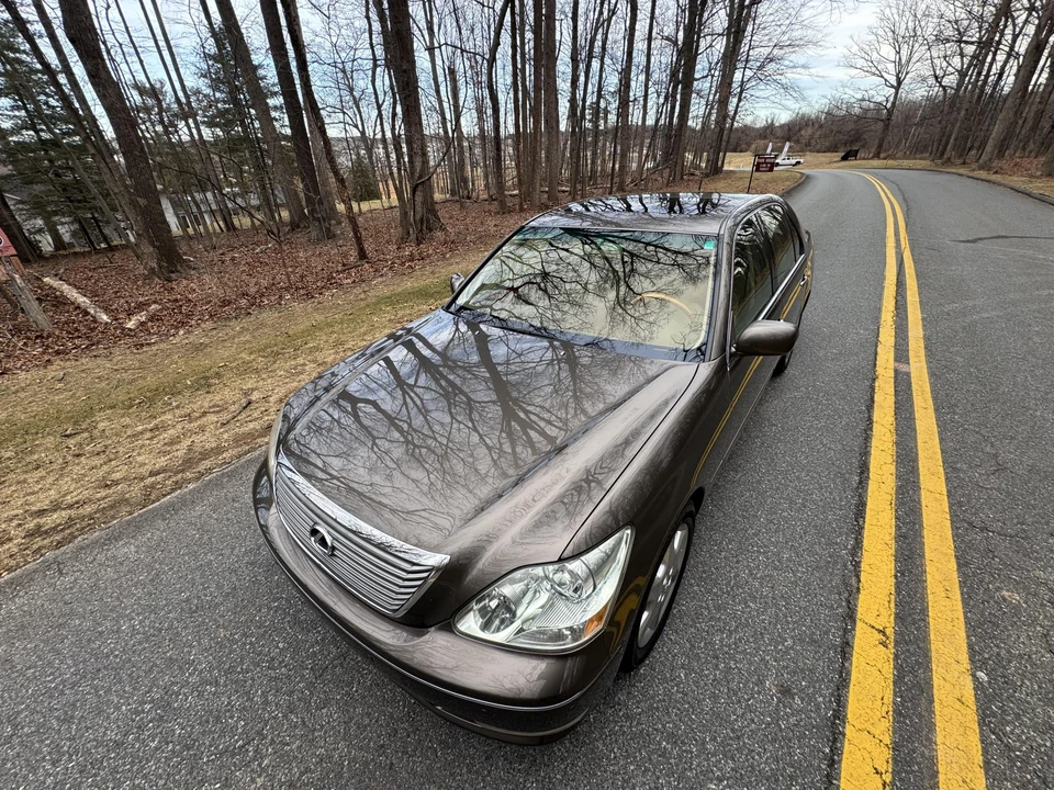 2005 Lexus LS 3rd Gen - Image 25 of 31