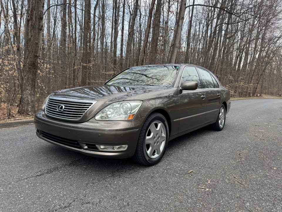 2005 Lexus LS 3rd Gen - Image 5 of 31
