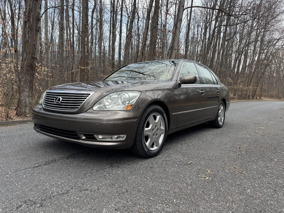 2005 Lexus LS 3rd Gen - Image 4 of 31