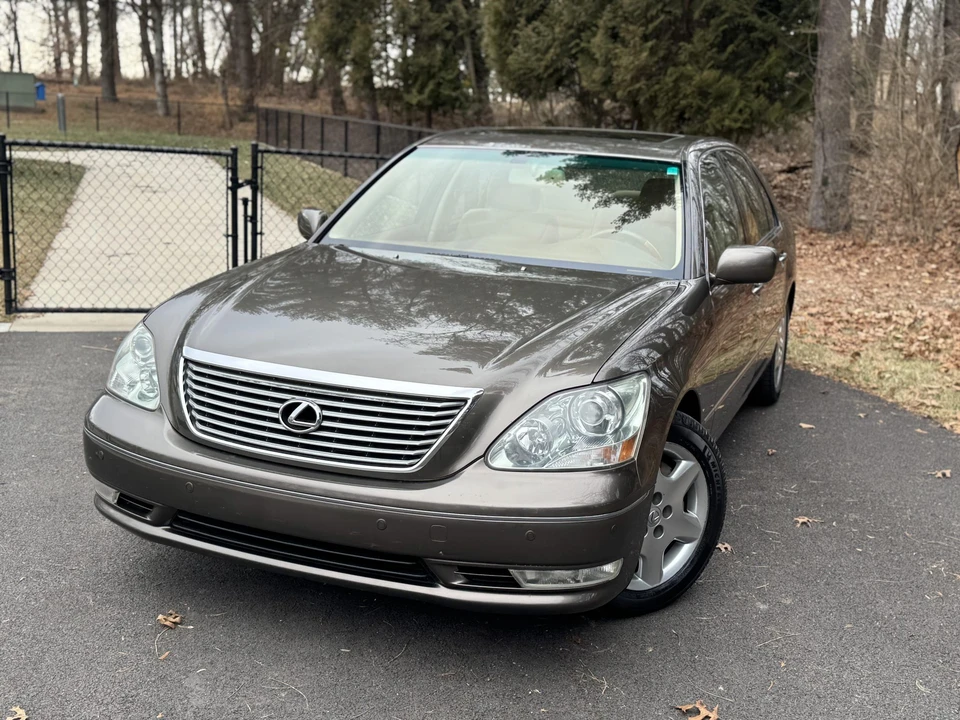 2005 Lexus LS 3rd Gen - Image 24 of 31