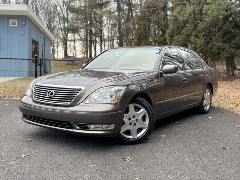 2005 Lexus LS 3rd Gen - Image 10 of 31
