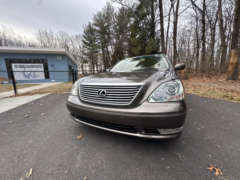 2005 Lexus LS 3rd Gen - Image 28 of 31