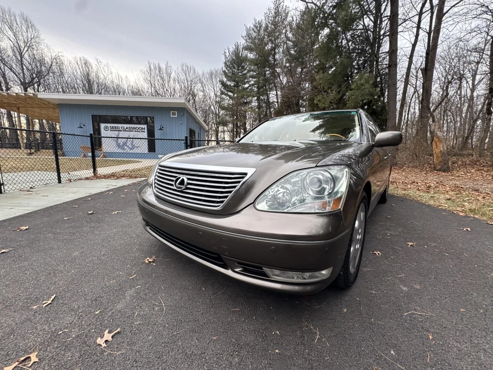 2005 Lexus LS 3rd Gen - Image 27 of 31
