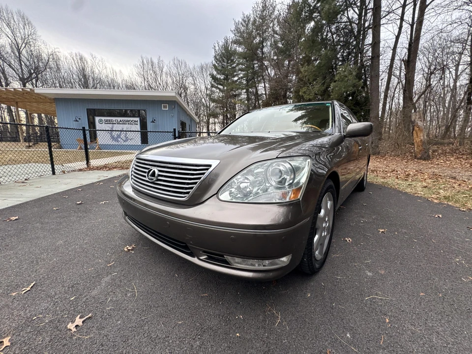 2005 Lexus LS 3rd Gen - Image 26 of 31