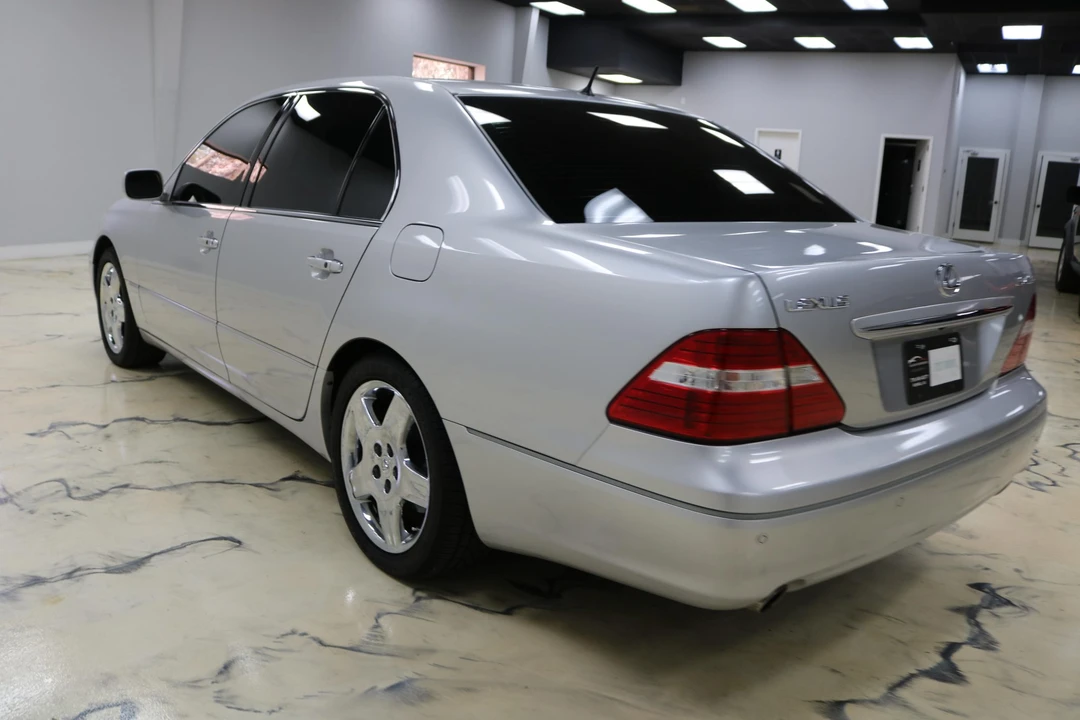 2005 Lexus LS 3rd Gen - Image 12 of 31