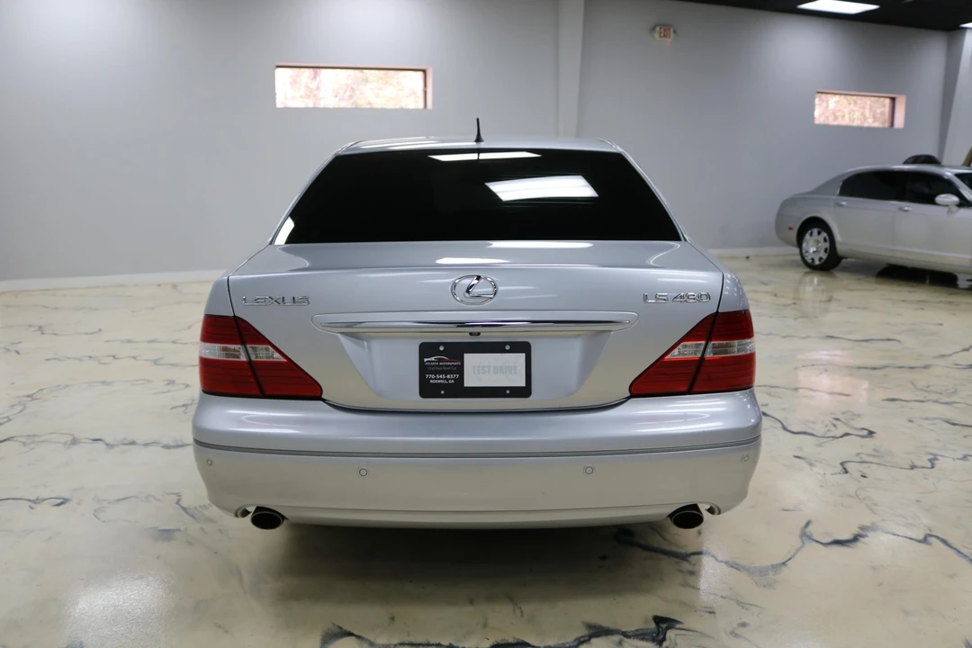 2005 Lexus LS 3rd Gen - Image 10 of 31