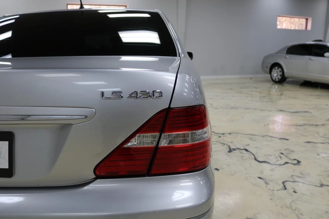 2005 Lexus LS 3rd Gen - Image 28 of 31