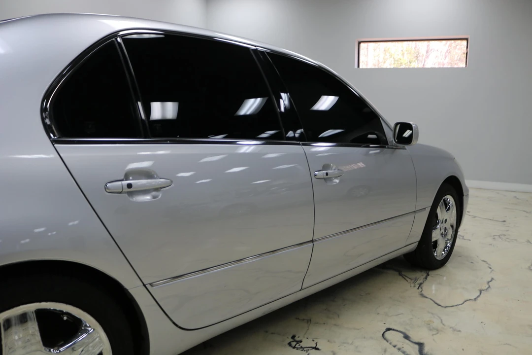 2005 Lexus LS 3rd Gen - Image 26 of 31