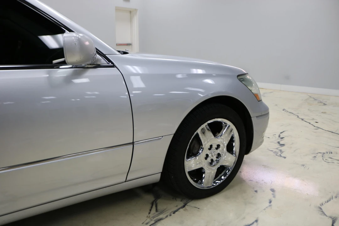2005 Lexus LS 3rd Gen - Image 23 of 31