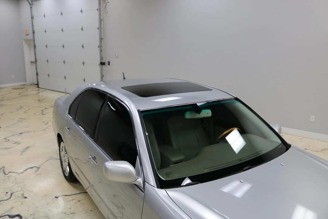 2005 Lexus LS 3rd Gen - Image 21 of 31