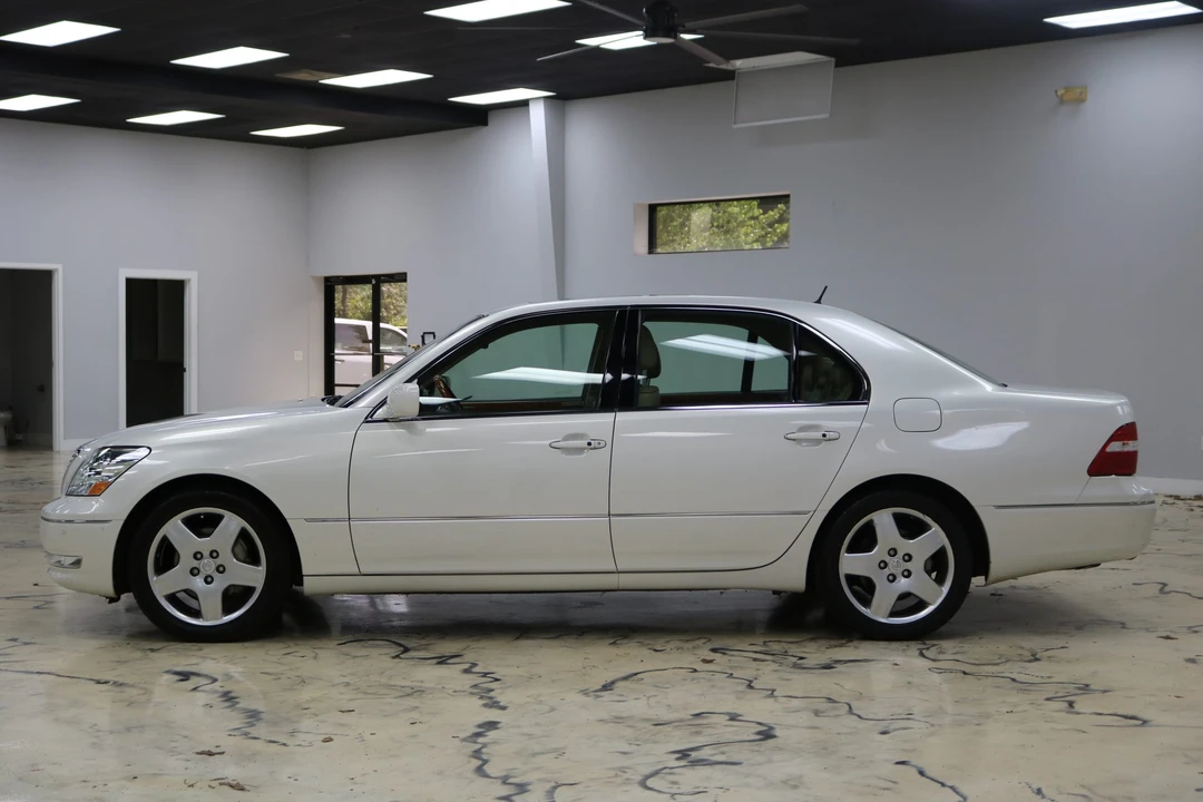 2005 Lexus LS 3rd Gen - Image 9 of 31