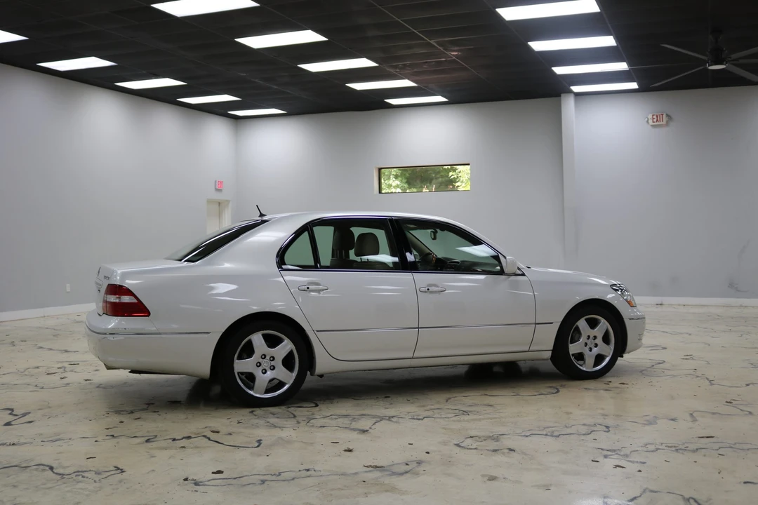 2005 Lexus LS 3rd Gen - Image 12 of 31