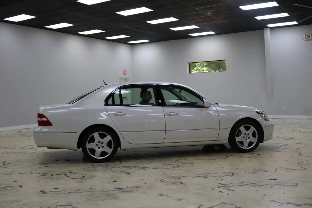 2005 Lexus LS 3rd Gen - Image 13 of 31