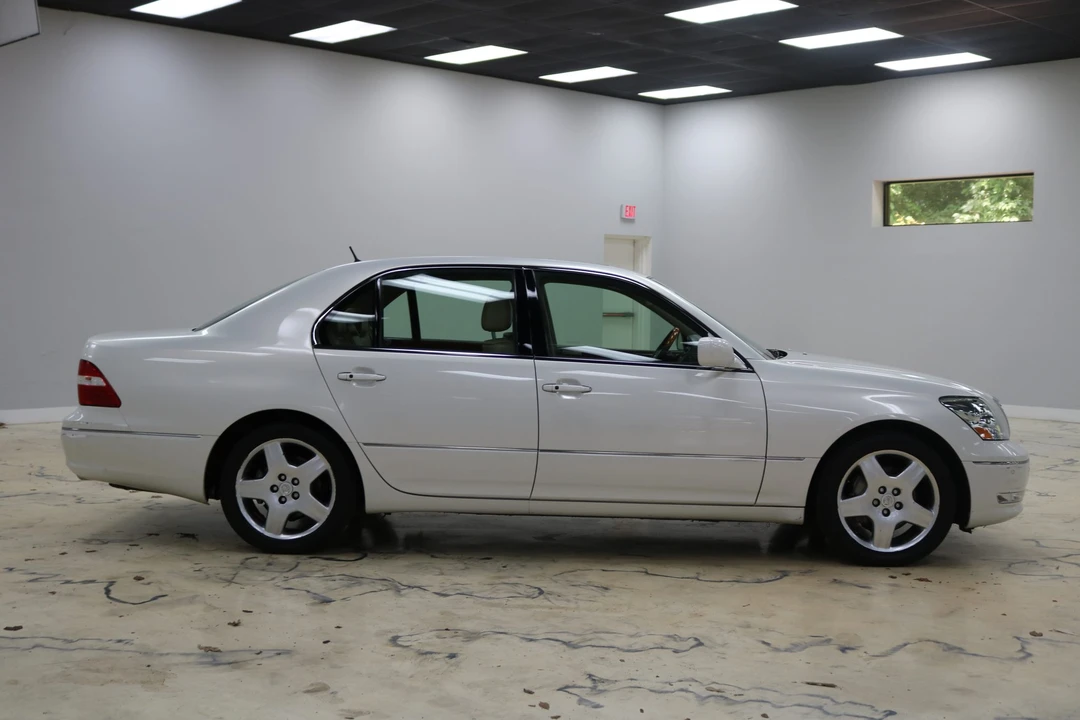 2005 Lexus LS 3rd Gen - Image 15 of 31