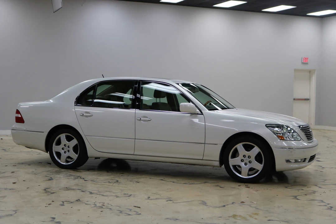 2005 Lexus LS 3rd Gen - Image 16 of 31