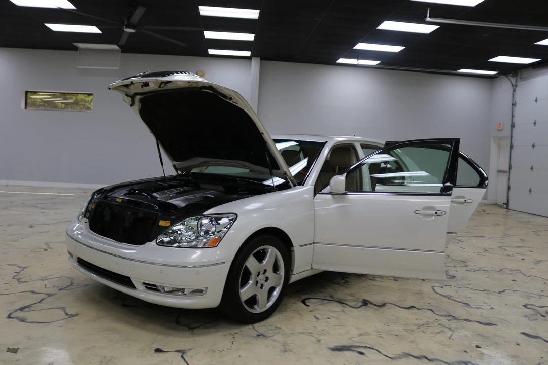 2005 Lexus LS 3rd Gen - Image 22 of 31