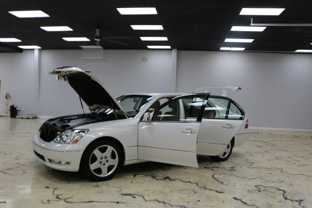 2005 Lexus LS 3rd Gen - Image 23 of 31
