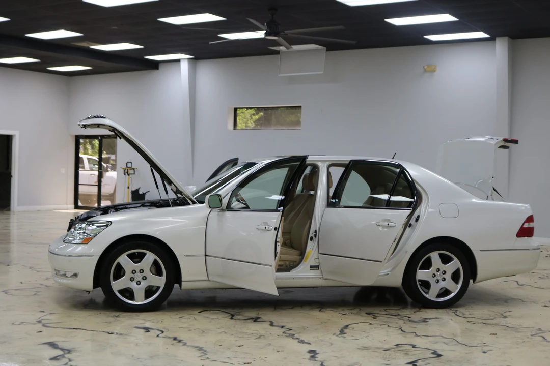 2005 Lexus LS 3rd Gen - Image 25 of 31