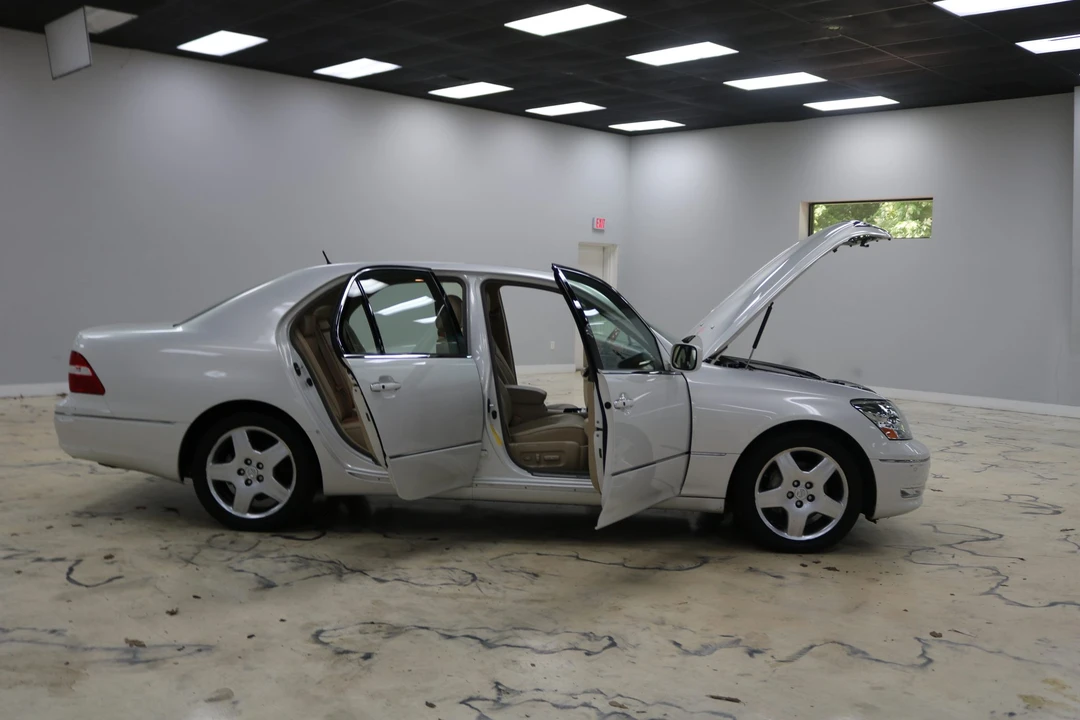 2005 Lexus LS 3rd Gen - Image 27 of 31