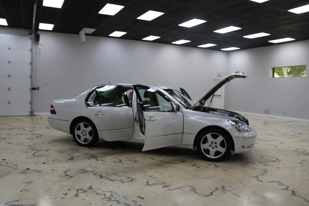 2005 Lexus LS 3rd Gen - Image 28 of 31