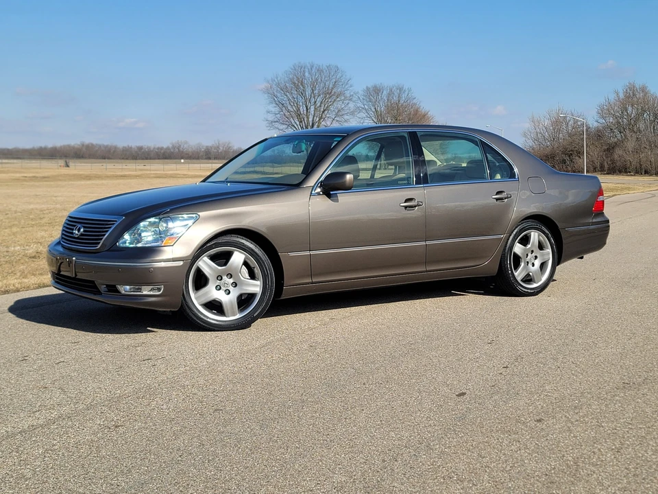 2005 Lexus LS 3rd Gen - Image 19 of 31