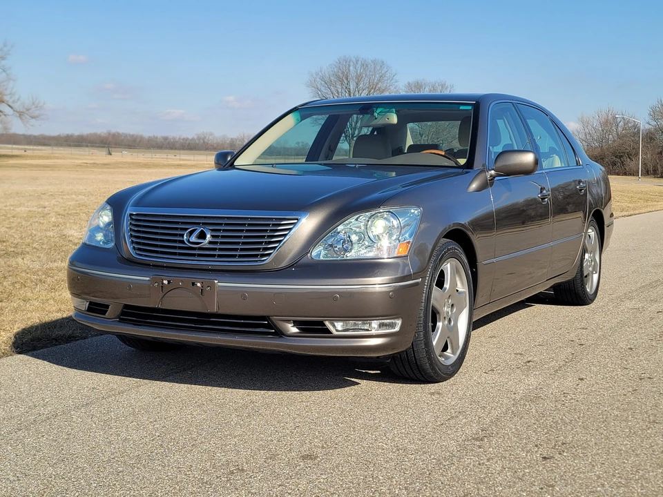 2005 Lexus LS 3rd Gen - Image 5 of 31
