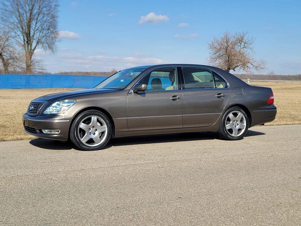 2005 Lexus LS 3rd Gen - Image 18 of 31