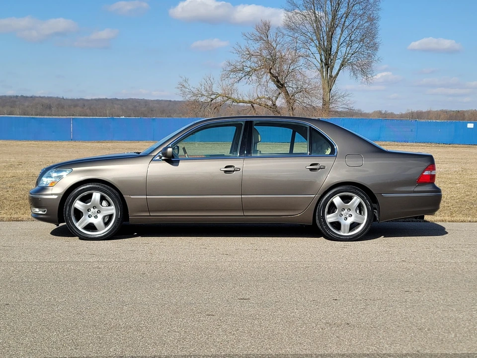 2005 Lexus LS 3rd Gen - Image 17 of 31