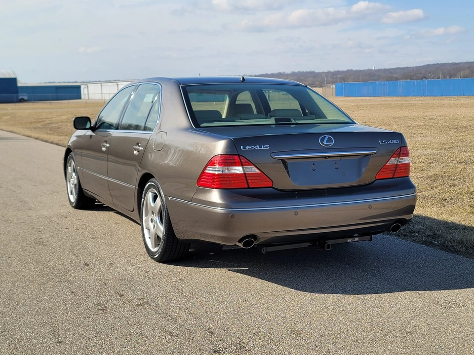 2005 Lexus LS 3rd Gen - Image 14 of 31