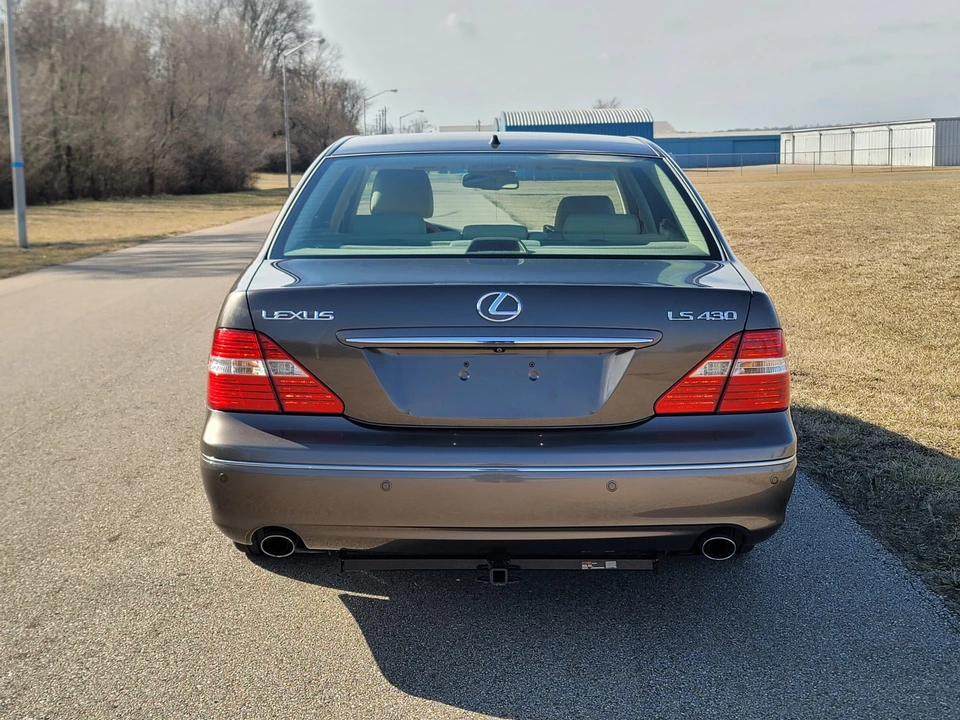 2005 Lexus LS 3rd Gen - Image 13 of 31