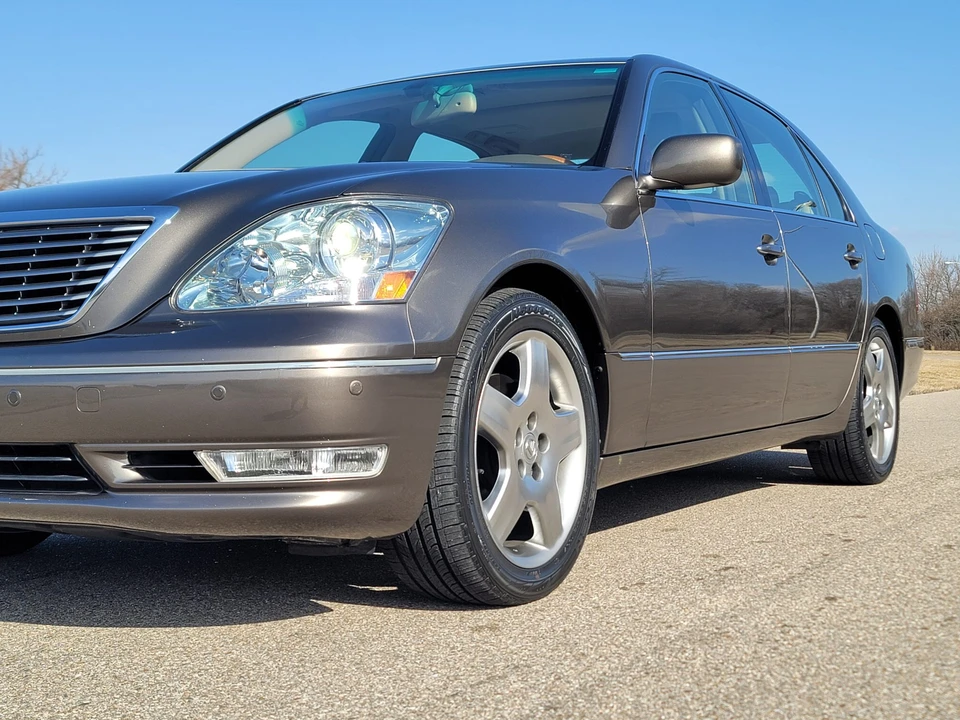 2005 Lexus LS 3rd Gen - Image 23 of 31