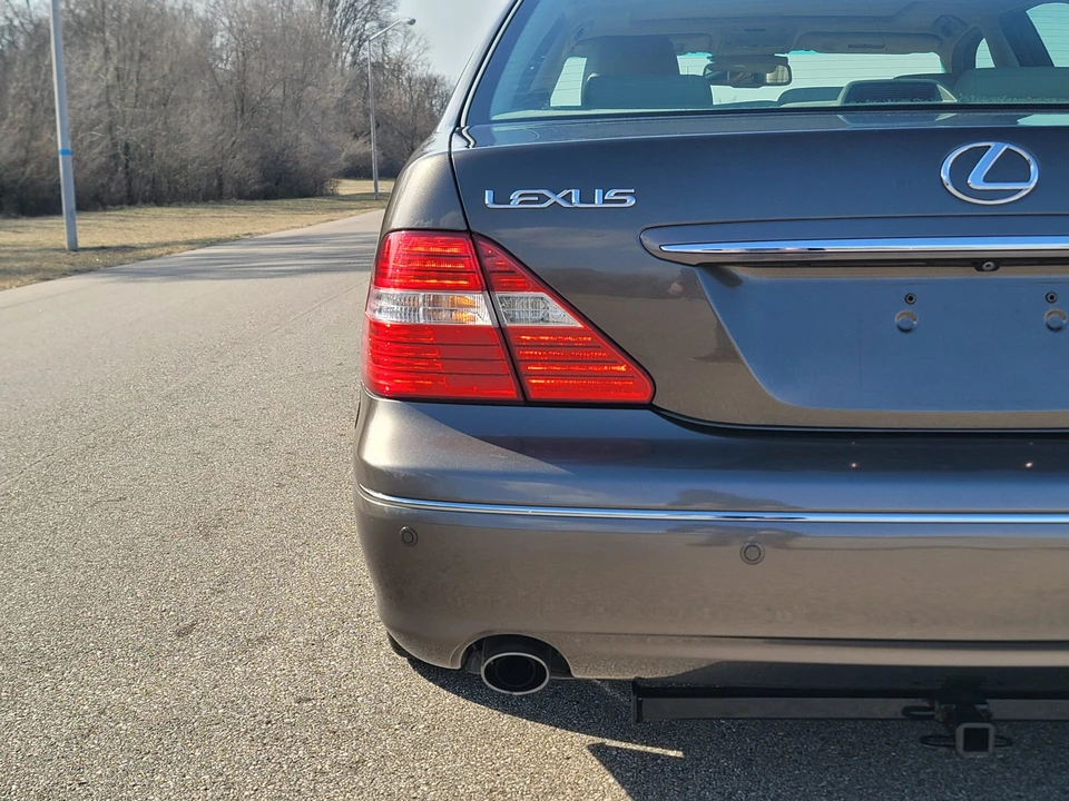 2005 Lexus LS 3rd Gen - Image 30 of 31