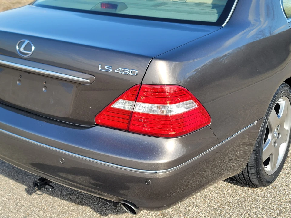 2005 Lexus LS 3rd Gen - Image 29 of 31
