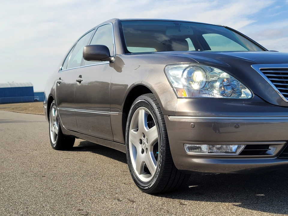 2005 Lexus LS 3rd Gen - Image 20 of 31