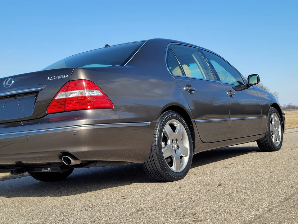 2005 Lexus LS 3rd Gen - Image 21 of 31