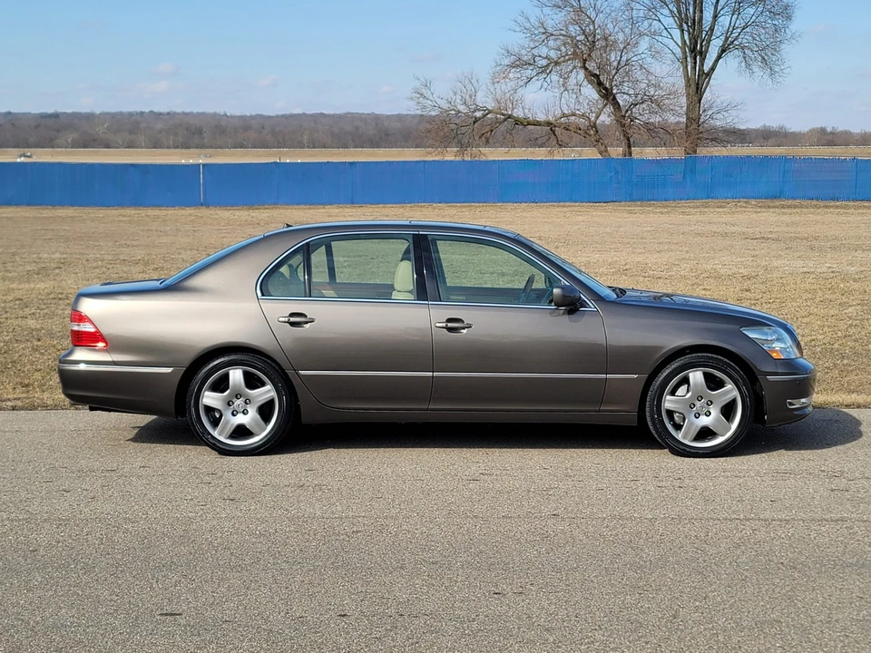 2005 Lexus LS 3rd Gen - Image 9 of 31