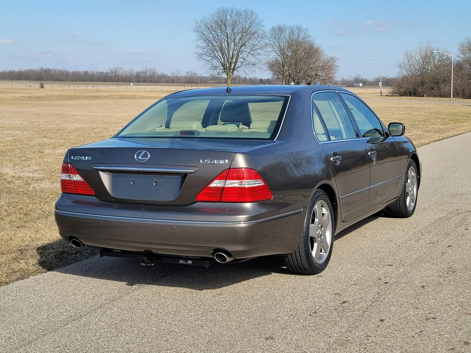 2005 Lexus LS 3rd Gen - Image 12 of 31