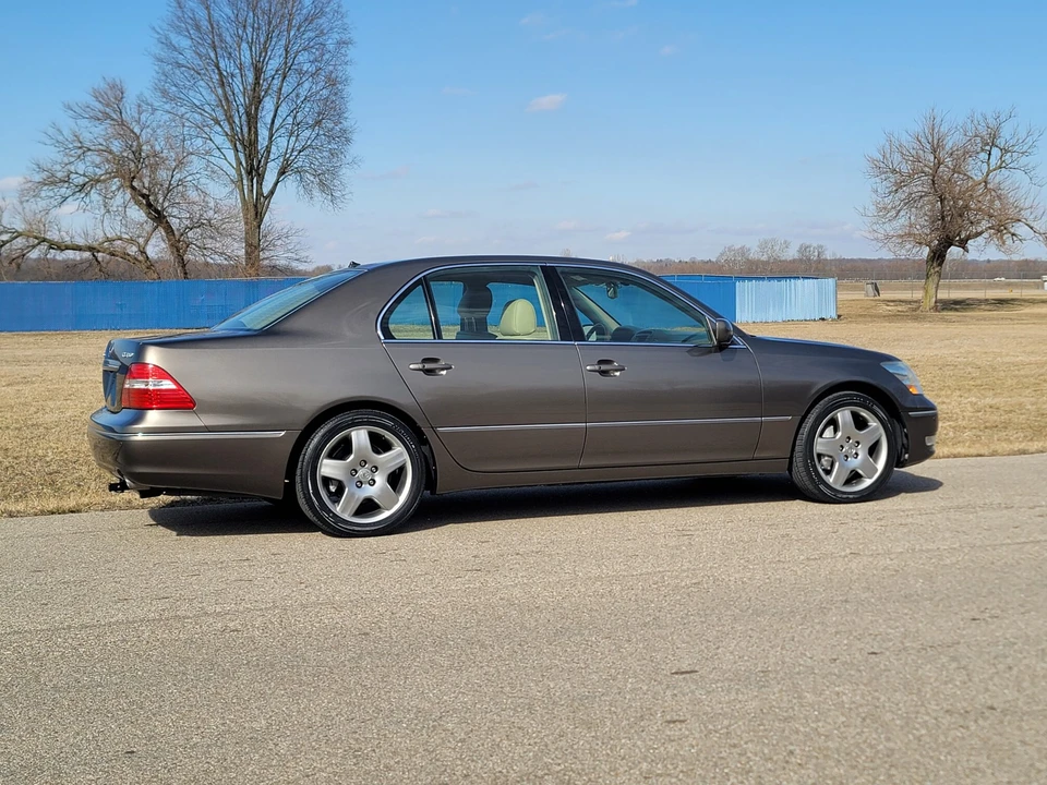 2005 Lexus LS 3rd Gen - Image 10 of 31