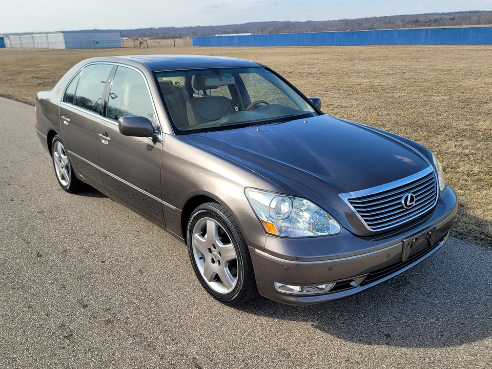 2005 Lexus LS 3rd Gen - Image 8 of 31