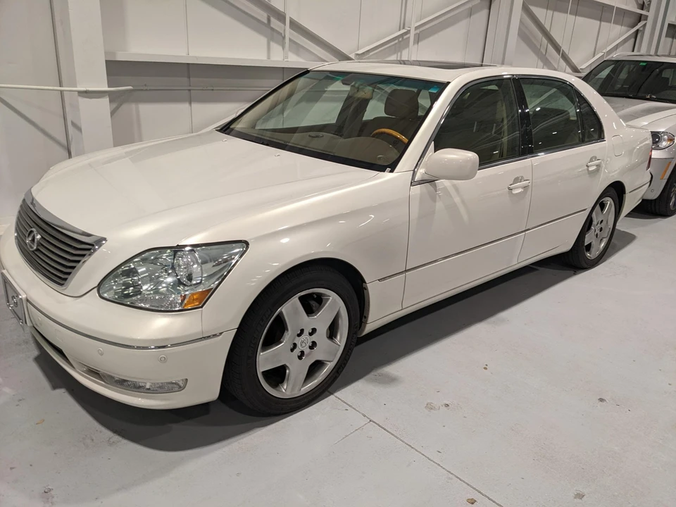 2005 Lexus LS 3rd Gen - Image 11 of 31