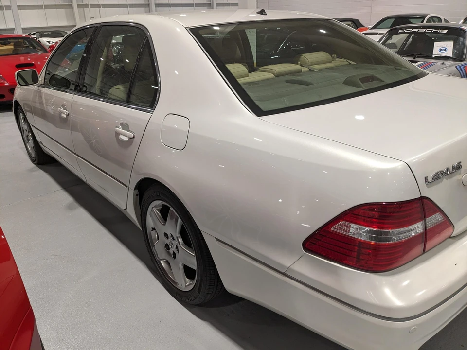 2005 Lexus LS 3rd Gen - Image 28 of 31