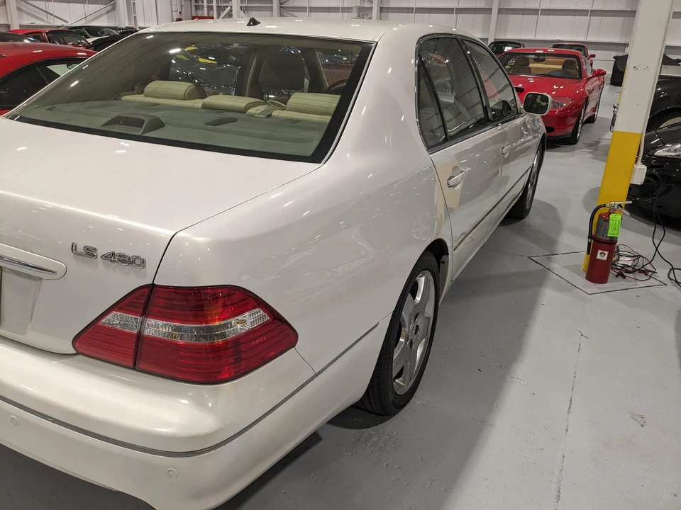 2005 Lexus LS 3rd Gen - Image 29 of 31