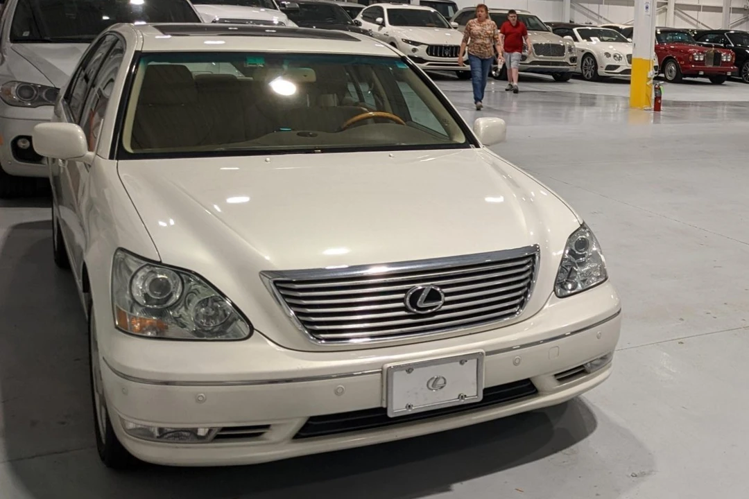 2005 Lexus LS 3rd Gen - Image 12 of 31