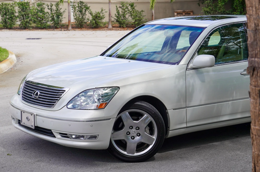2005 Lexus LS 3rd Gen - Image 19 of 31