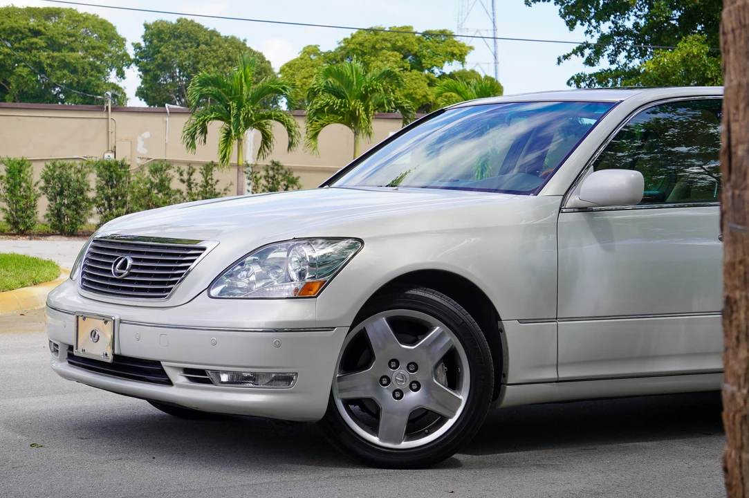 2005 Lexus LS 3rd Gen - Image 18 of 31